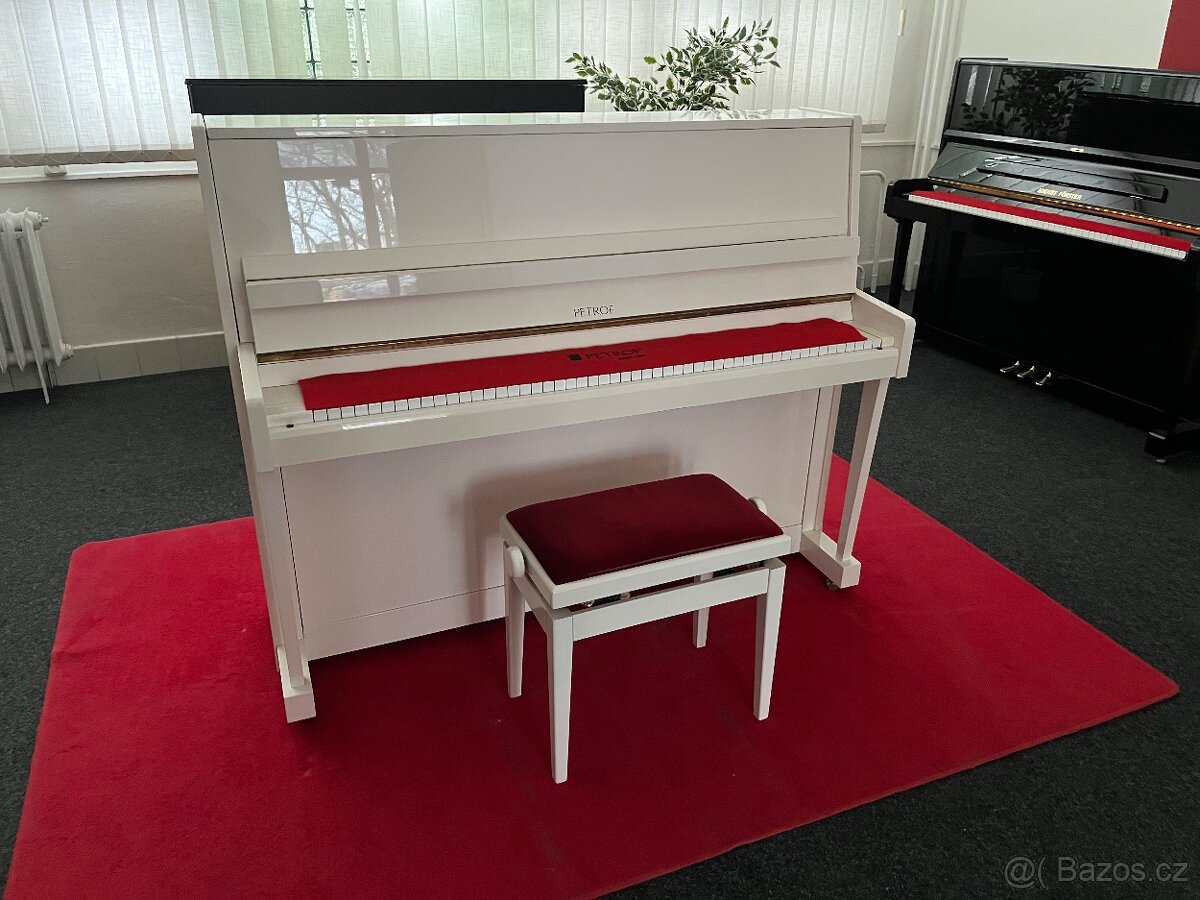 Zánovní Petrof P 118 M1 bílý lesk rok v.2003. PRODÁNO