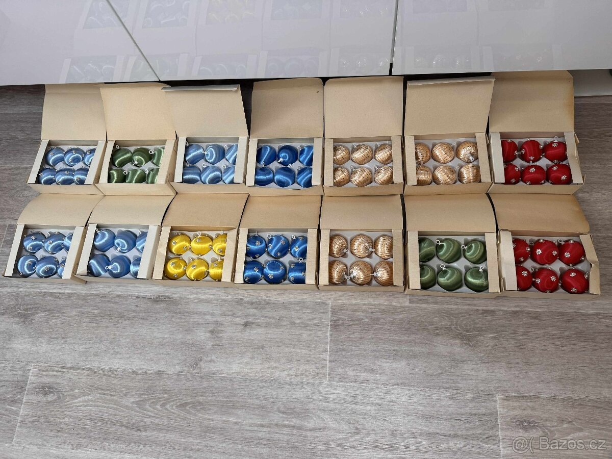 Staré Vánoční kouličky.. Výrobce STUHA  (NOVÉ NÁLEZ)