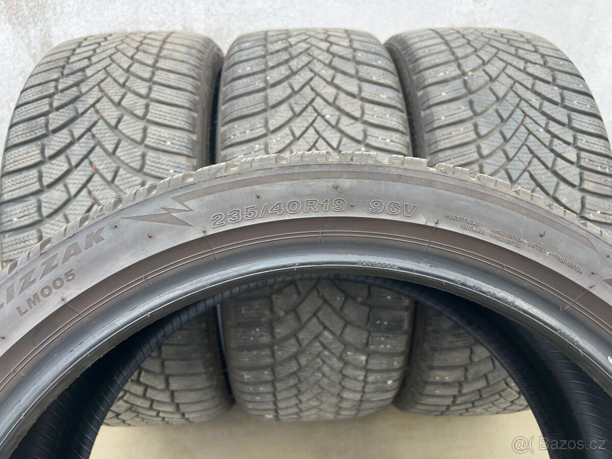235/40R19 zimní pneu BRIDGESTONE BLIZZAK LM005