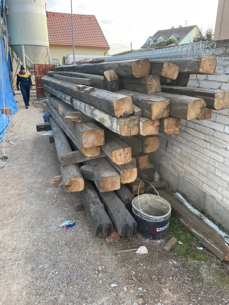 Prodám staré trámy vyschlé stari domu bylo cca 80 let