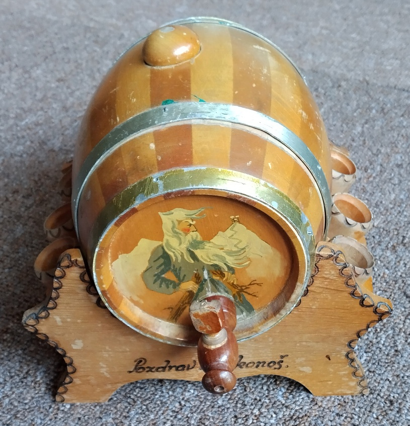 Krakonošův soudek s kalíšky