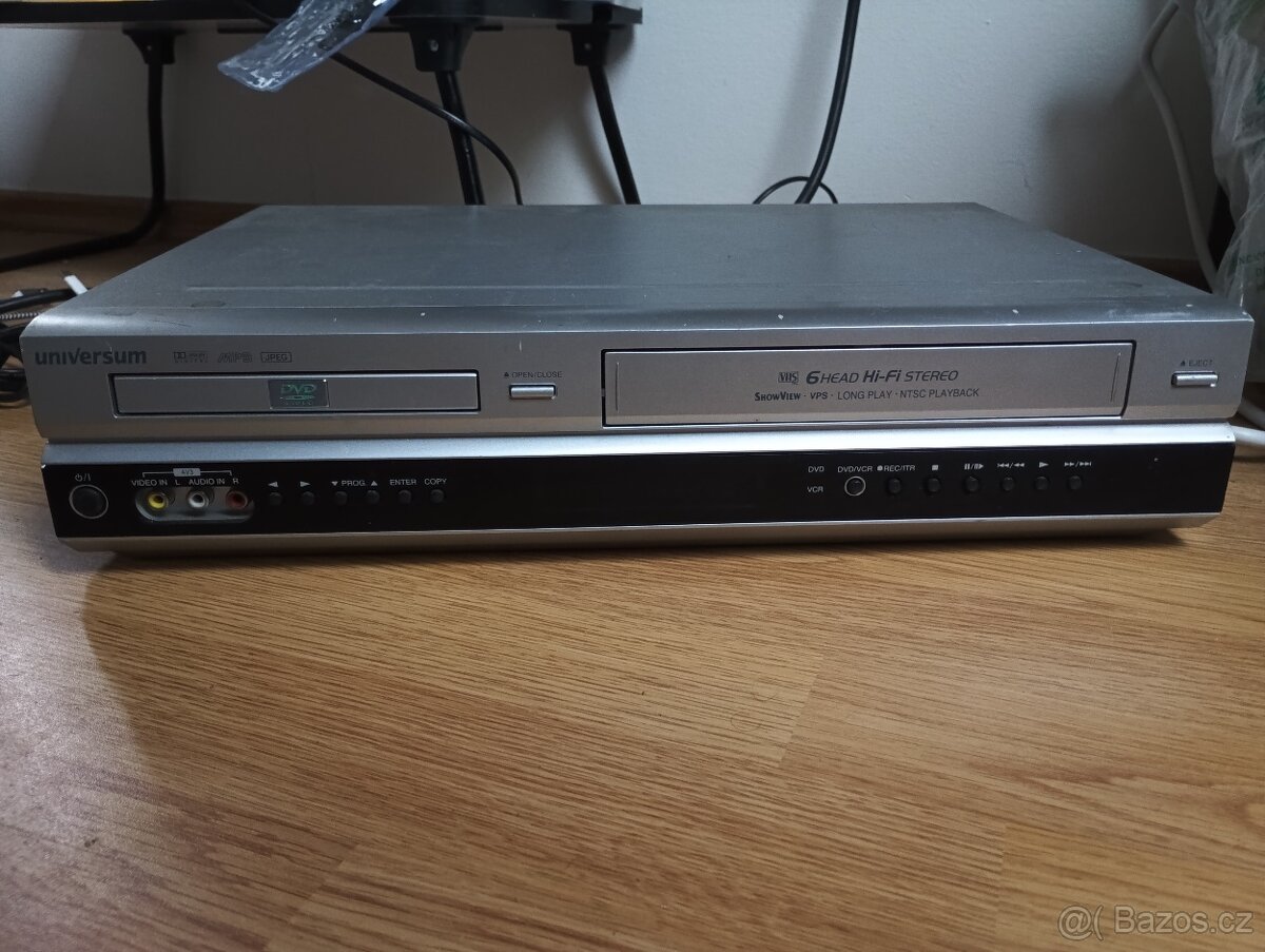 Kombinovaný Přehrávač: VHS VCR & DVD Player