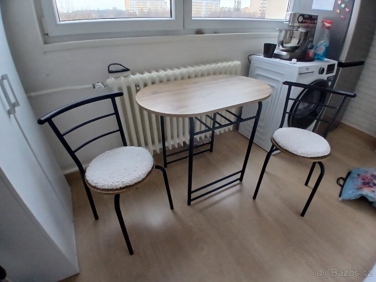 Stůl a dvě židle