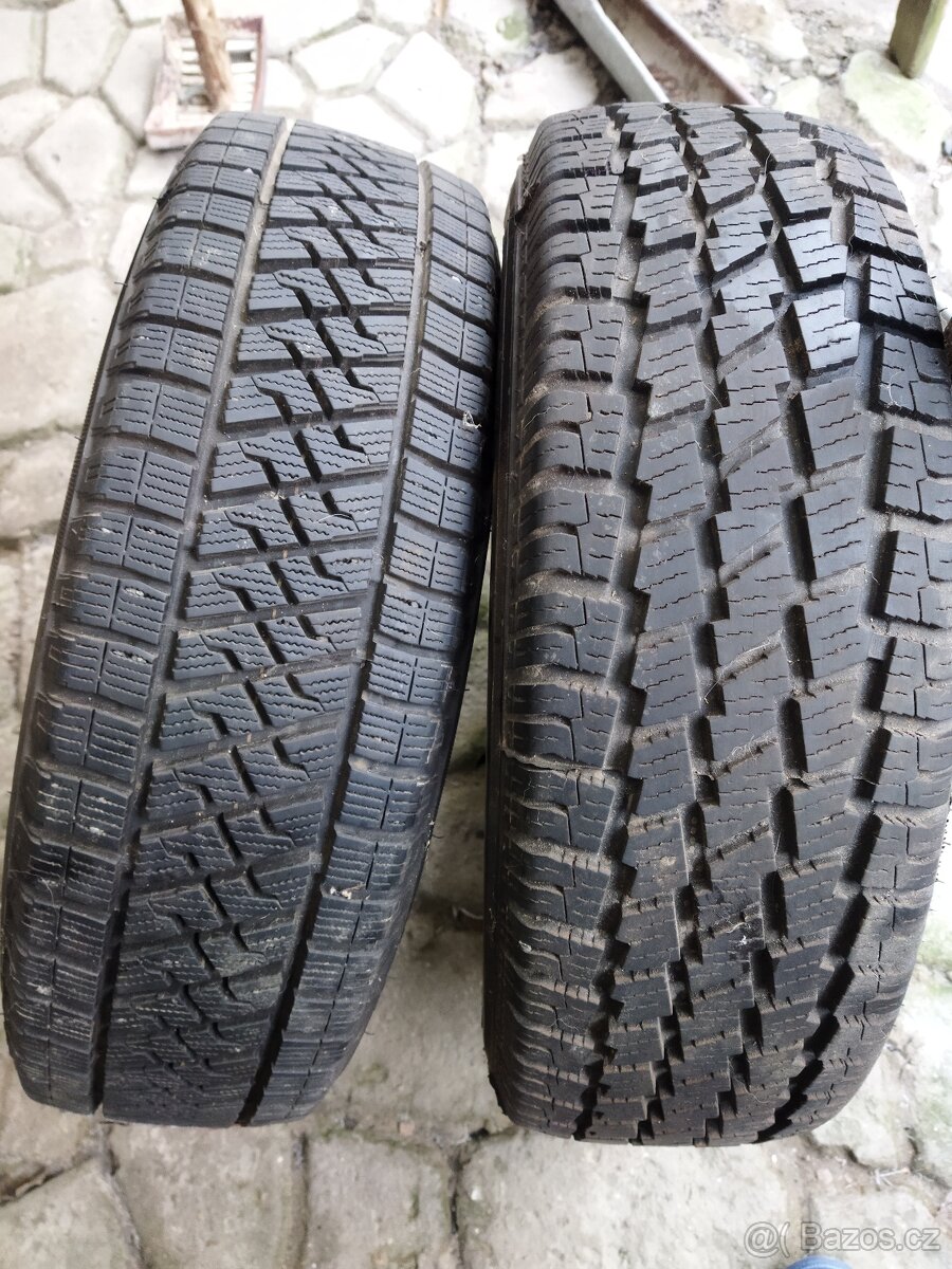 Pneu zimní 2.ks. Na dodávku 195 16/C.Skoro nejeté.Zátěžové.