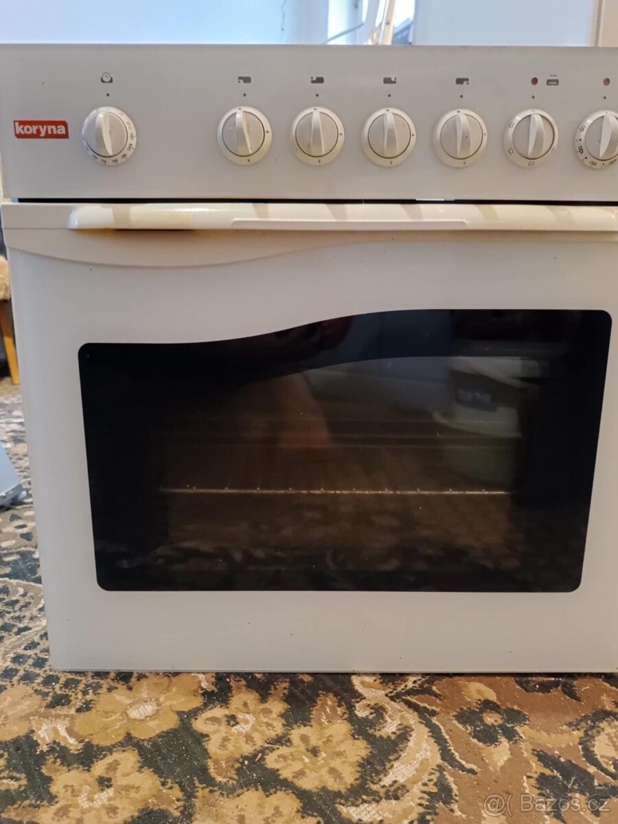 Elektrická trouba Koryna s varnou deskou