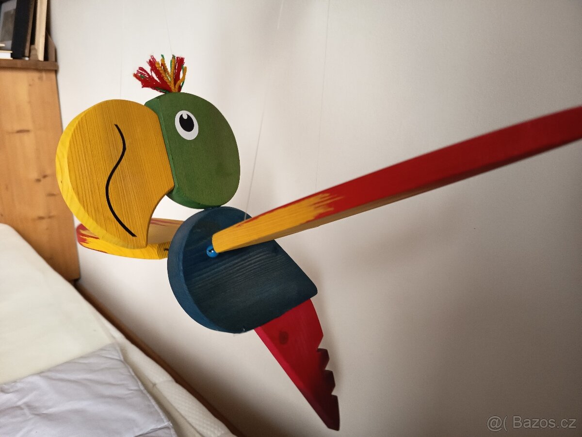 Dřevěný papoušek