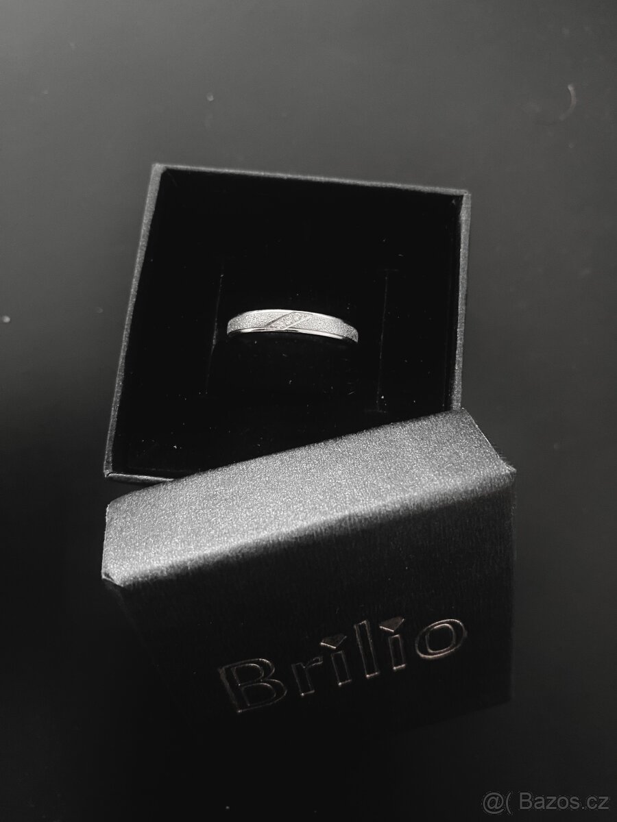 Snubní prsten z chirurgické oceli s třpytivým broušením a zi