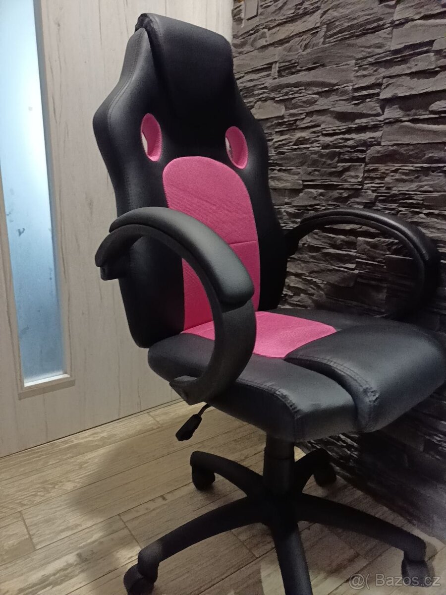 Nové kancelářské křeslo se sportovním sedákem