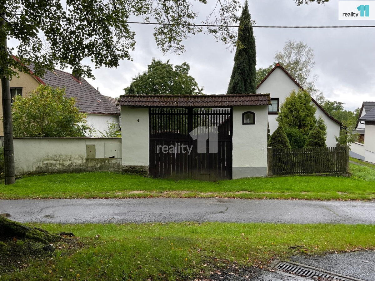 Prodej domu - usedlosti v Bezděkově 7+1 (250m2), včetně sto