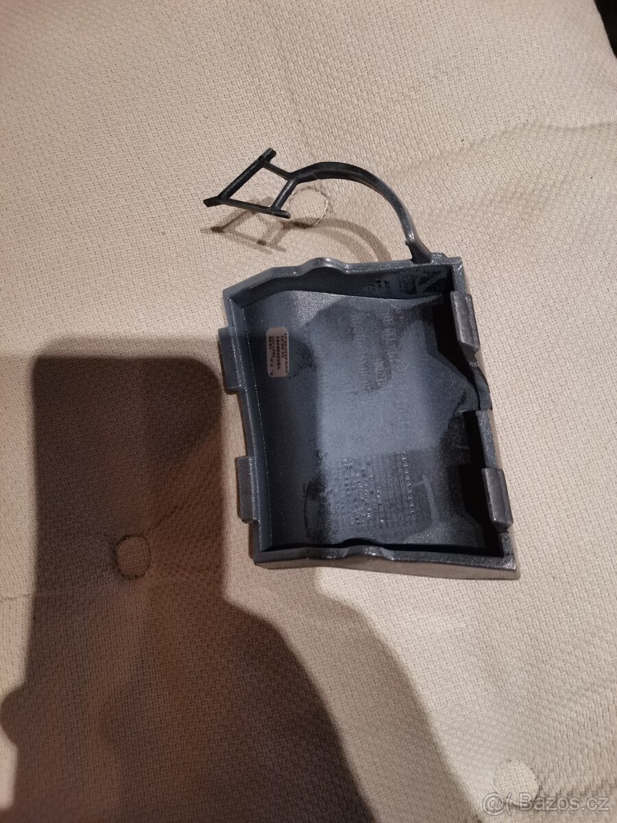 Prodám krytku tažného háku př.nárazníku VW T6.1 mohave béž.