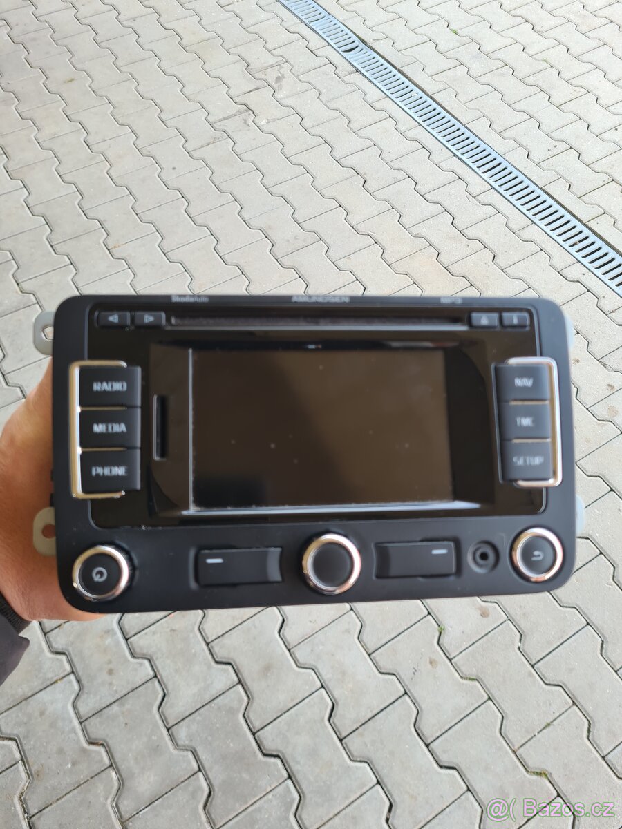 Prodam radio s navi ze Superba 2.