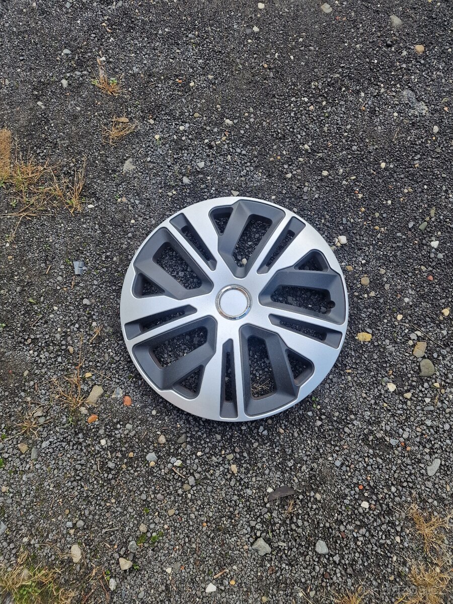 Prodám poklice na auto 4.kusy R16