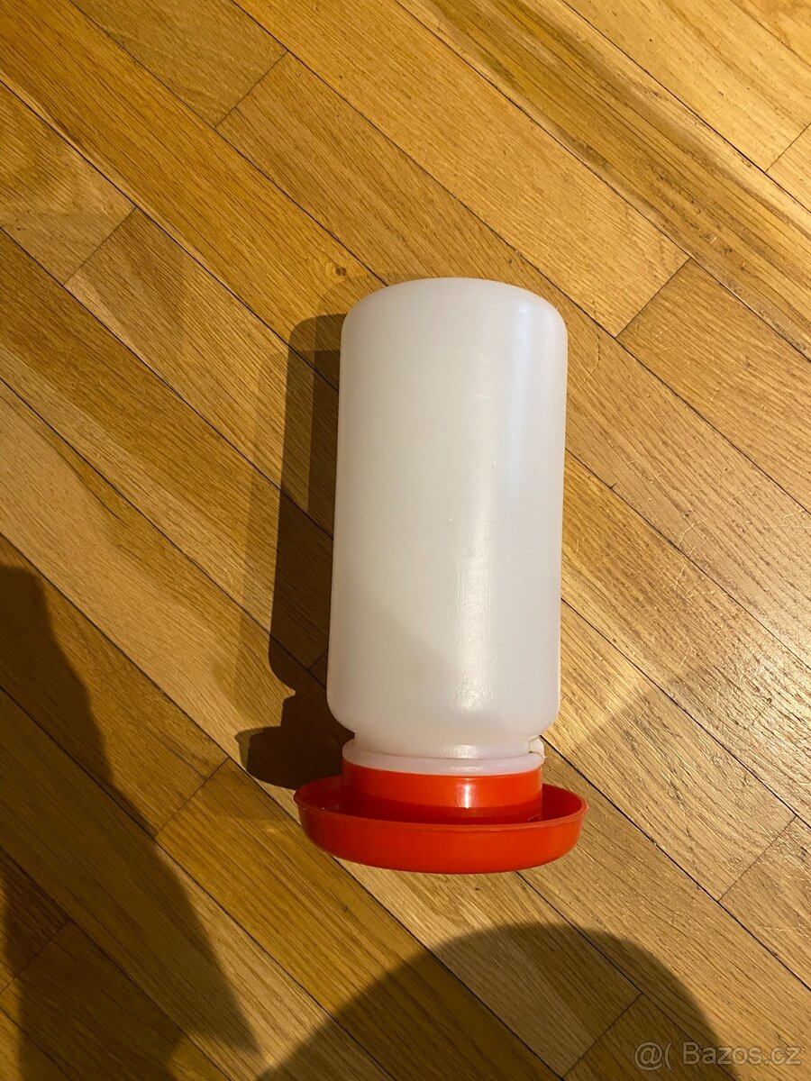 Napáječka pro drůbež