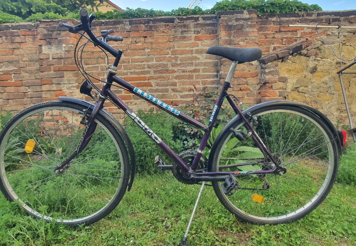 Kolo. Silnice a stezky. Rám 51 cm. 15 rychlostí