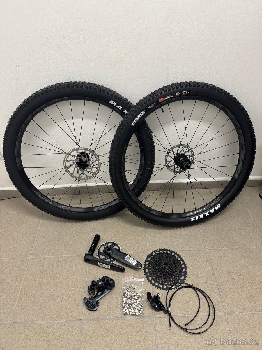 GX Eagle sada, RaceFace záplety, řidítka, představec, sedlov
