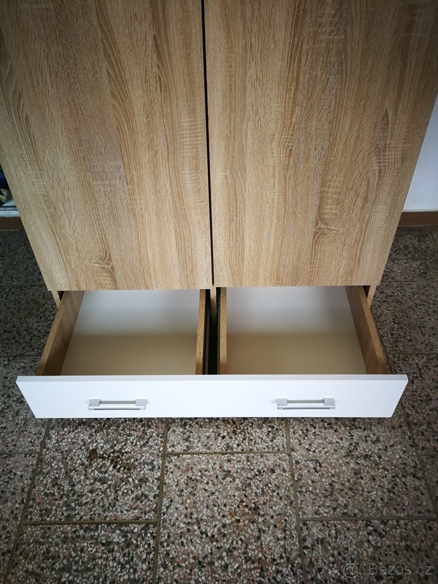 Skříň, regál