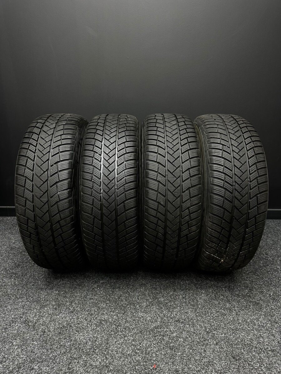 Sada pneu Vredestein 235/65/17 108V