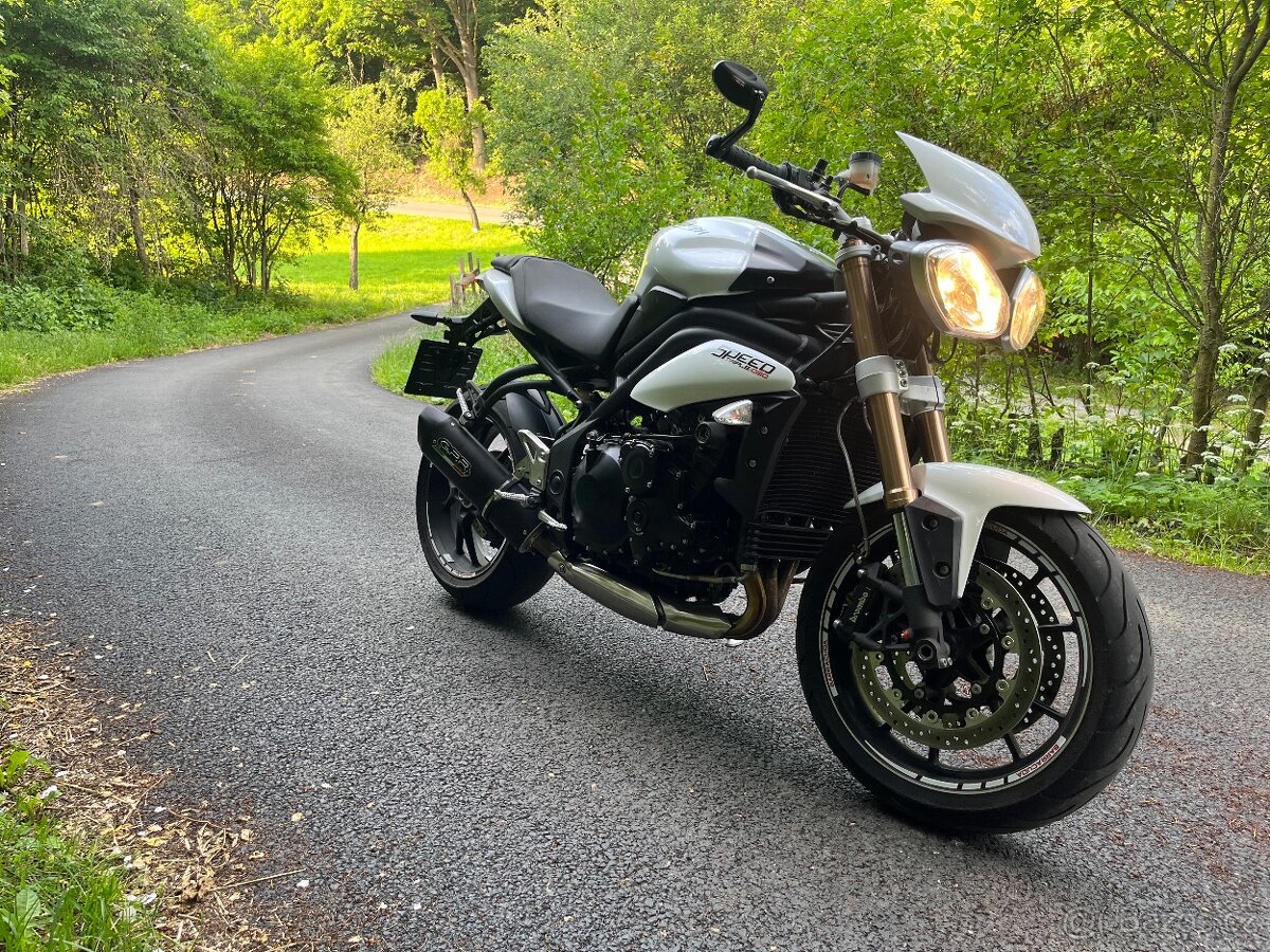 Triumph speed triple 1050