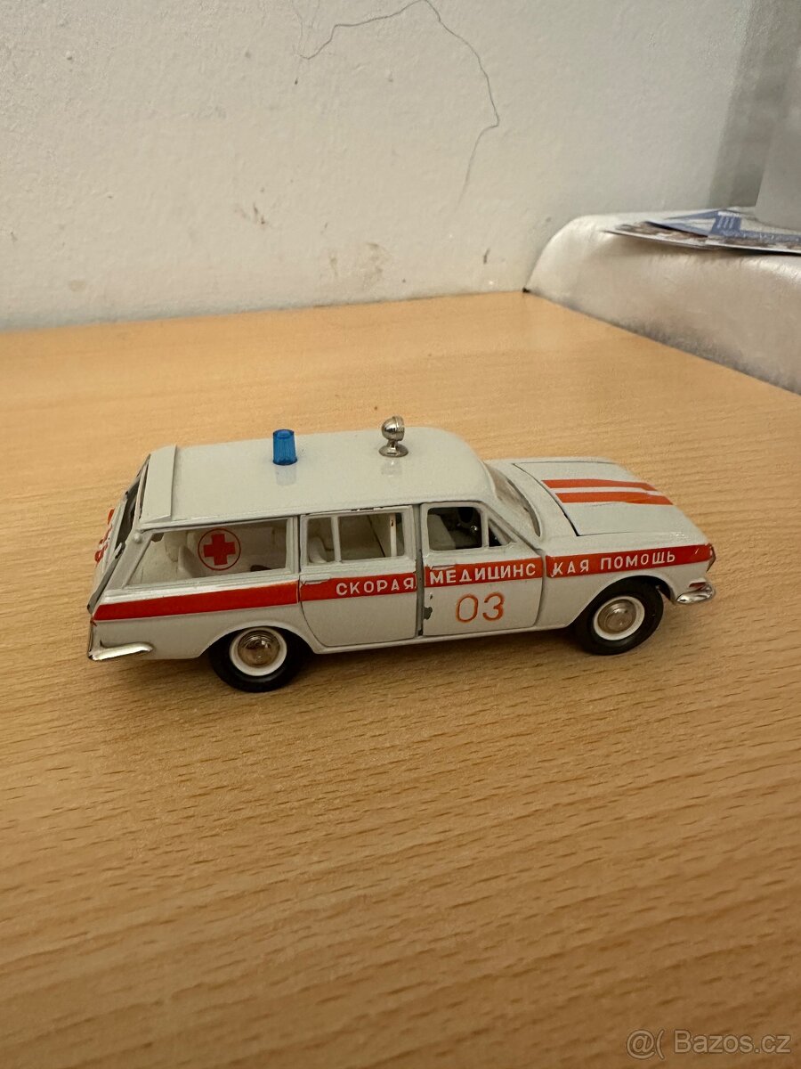 GAZ-24 Volga Sanitka 1:43