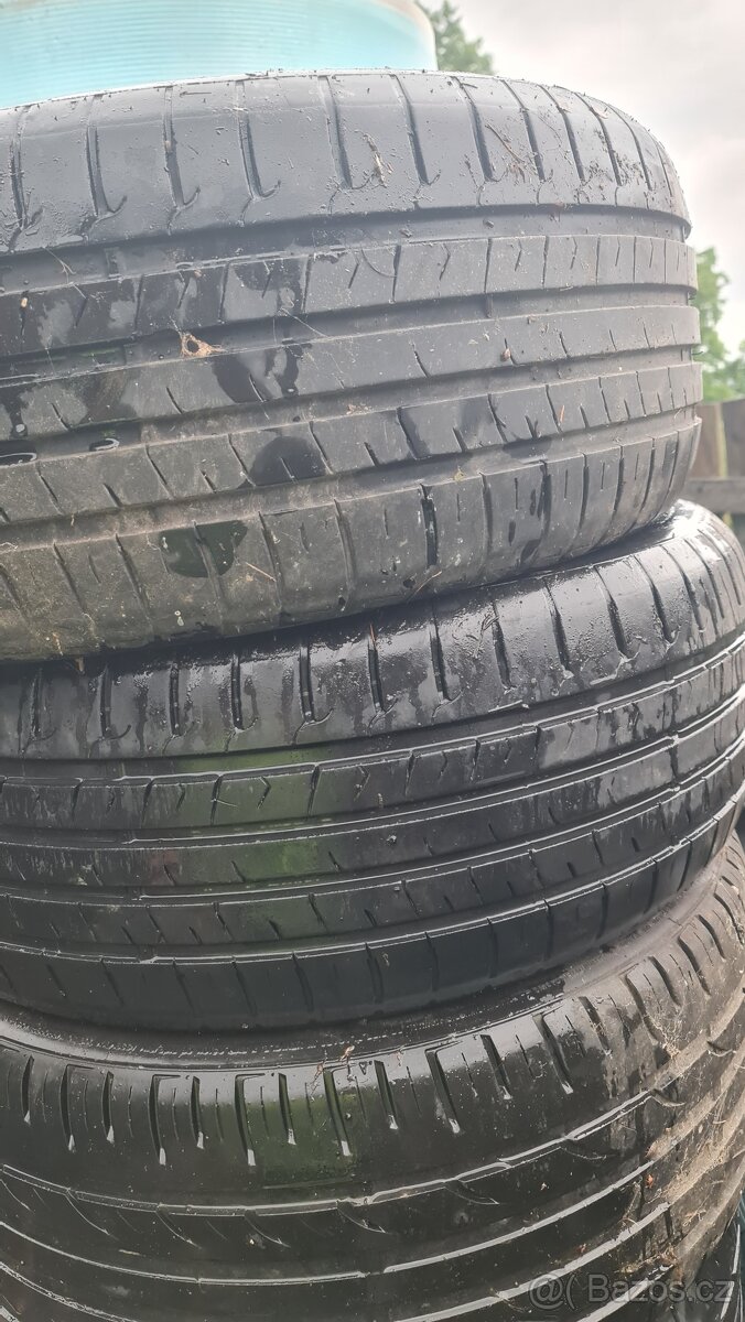 245/50 zr18