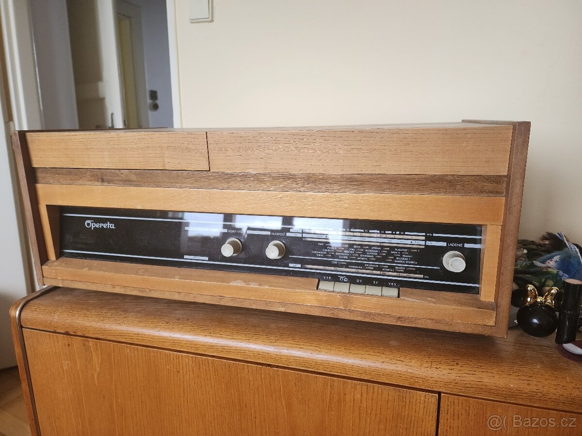 Tesla Opereta gramofon s rádiem