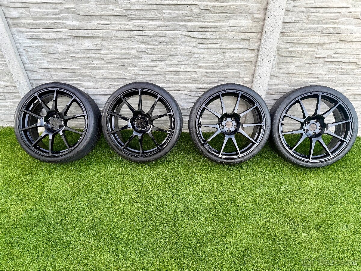 Revo kola RF020 Gloss Black 5x112 ET45