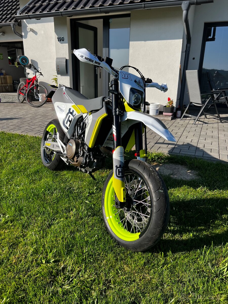 Husqvarna 701 supermoto