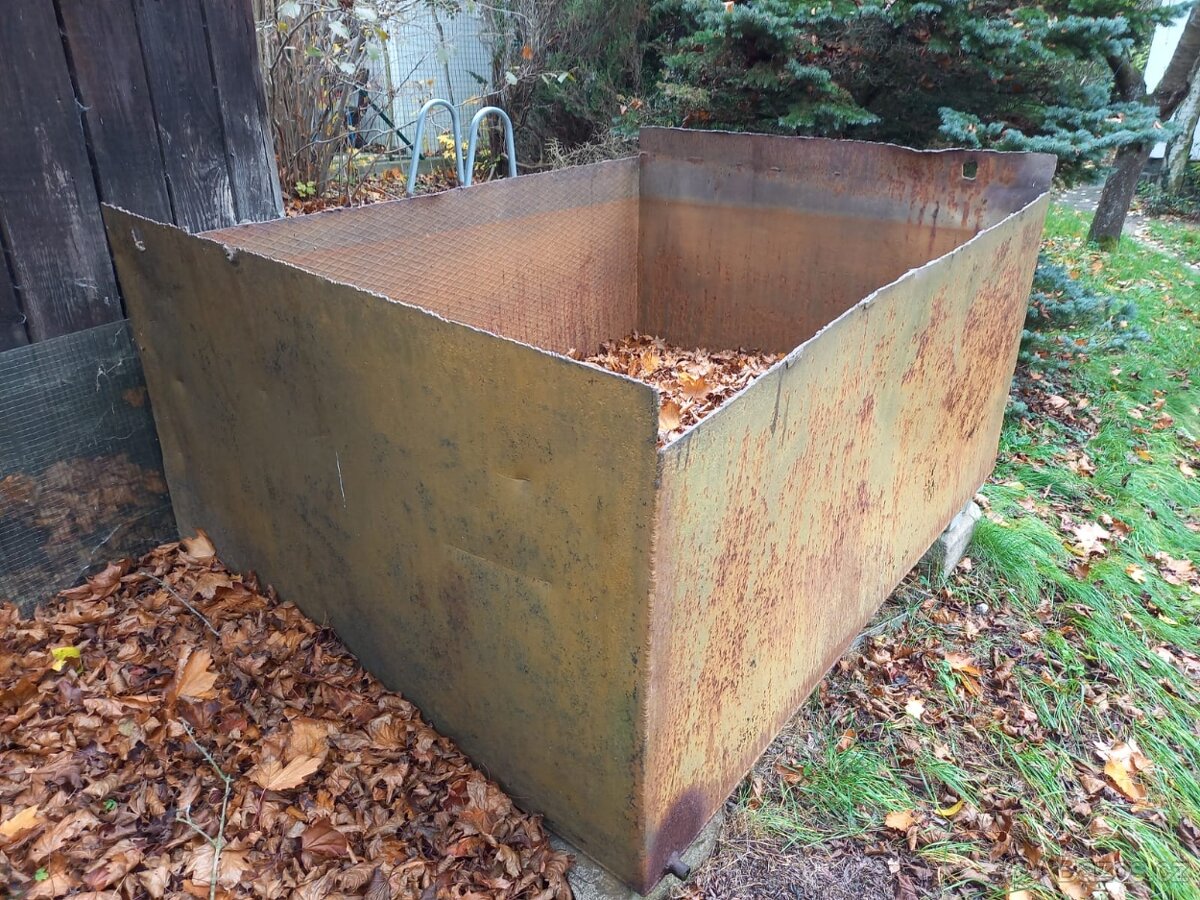 ZDARMA ZA ODVOZ KOVOVÁ NÁDRŽ