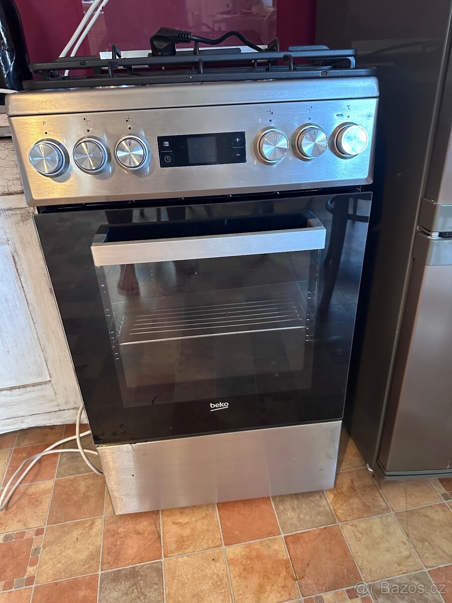 Plynový sporák s el. troubou (cca 4x použit)