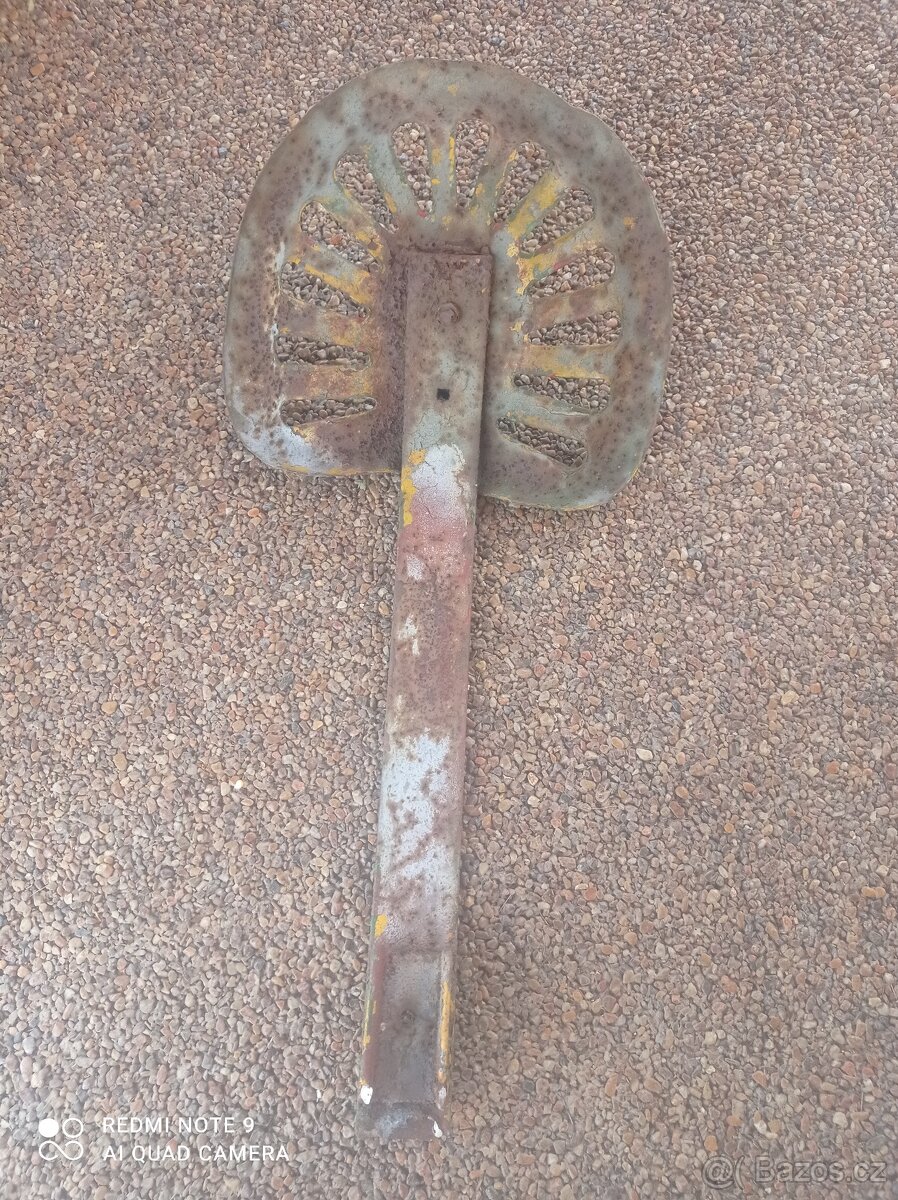 Sedačka na zemědělský stroj