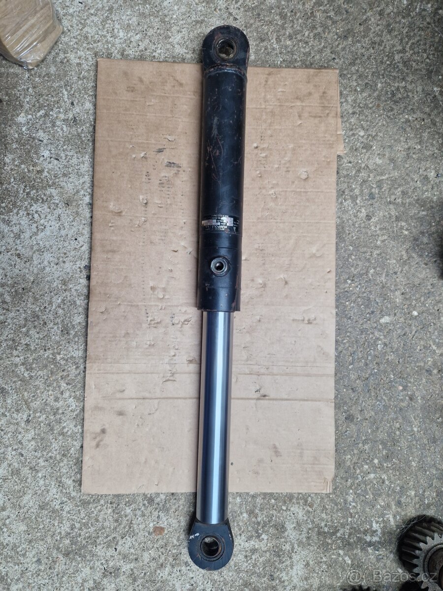 Zetor pomocný valec hydrauliky