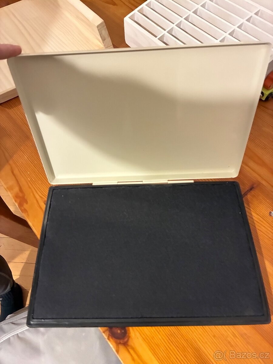 Různé věci zdarma k rozebrání, kancelářské potřeby, domácnos