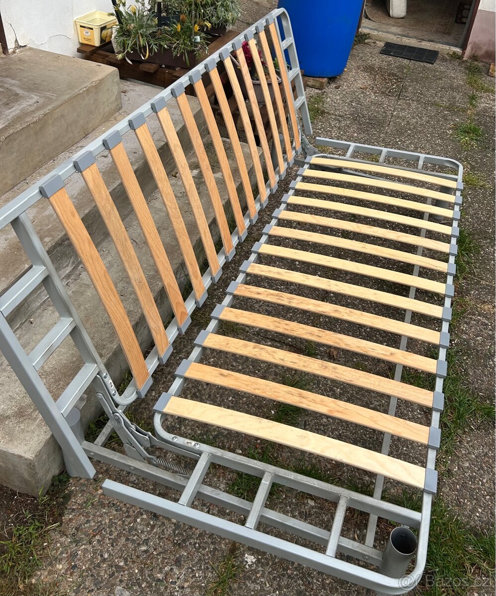 Rozkládací pohovka a matrace