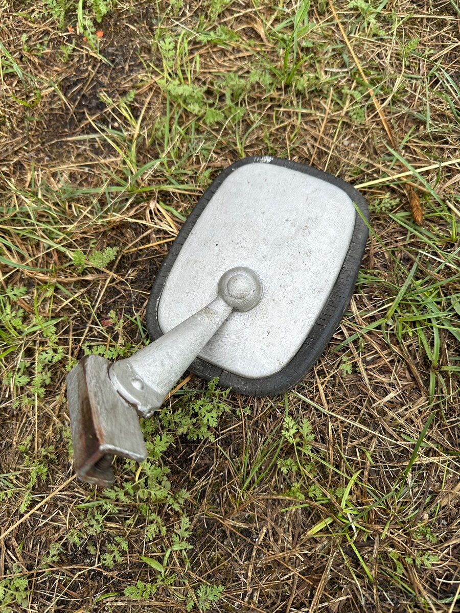 Zrcátko na veterána.