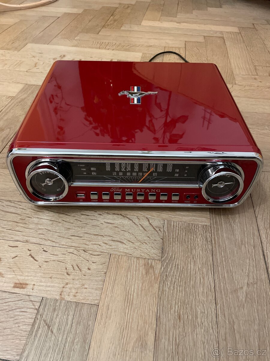 Gramofon ION Mustang