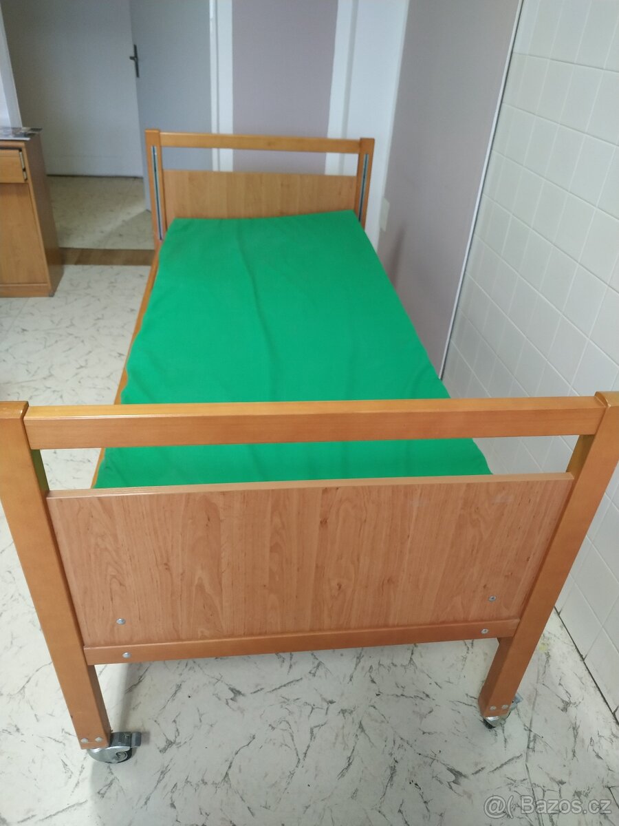 polohovací postel