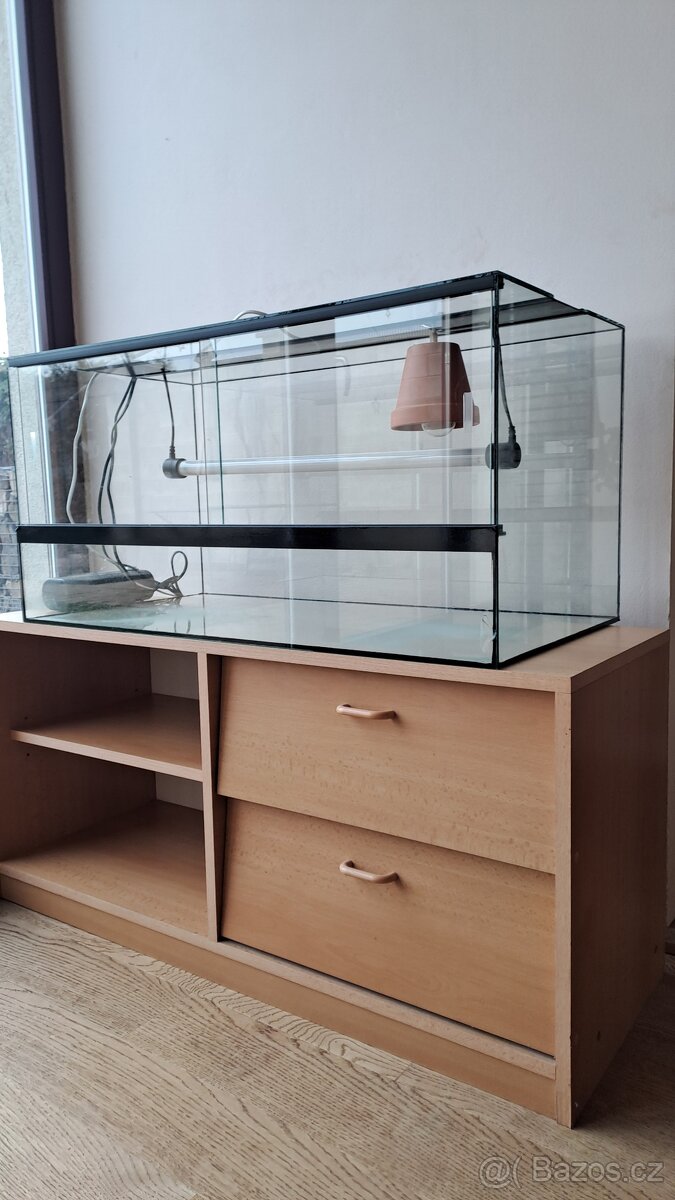 Terarium (80x40x40cm) pro želvu, kompletně vybavené