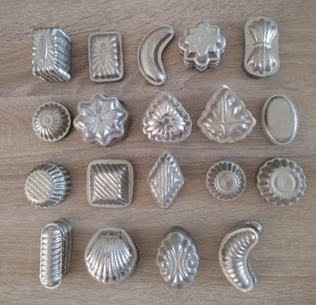 Formičky na cukroví staré.