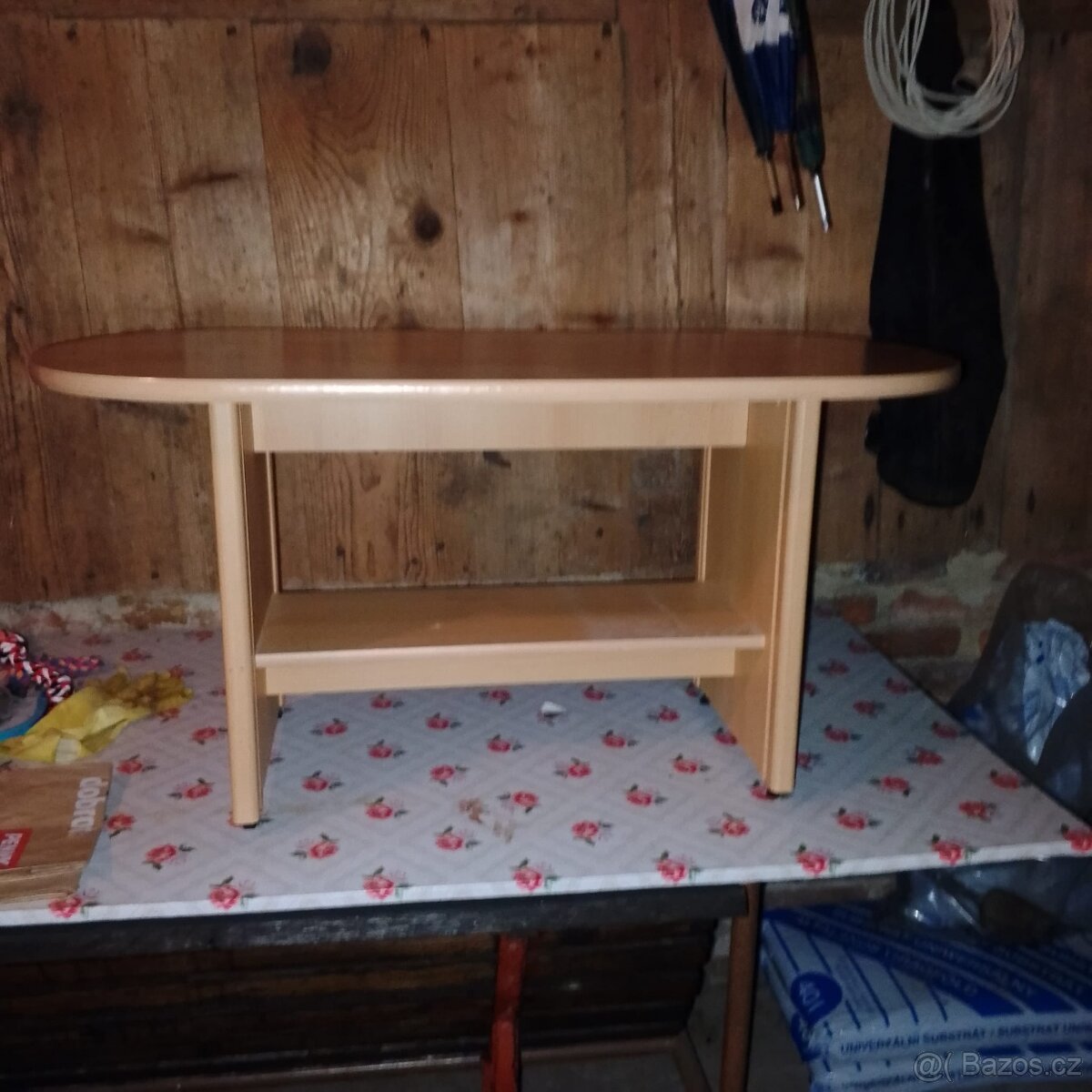 Pojízdný stoleček