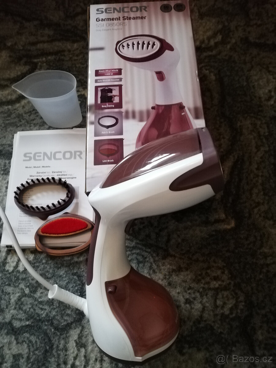 Parní napařovač oděvů