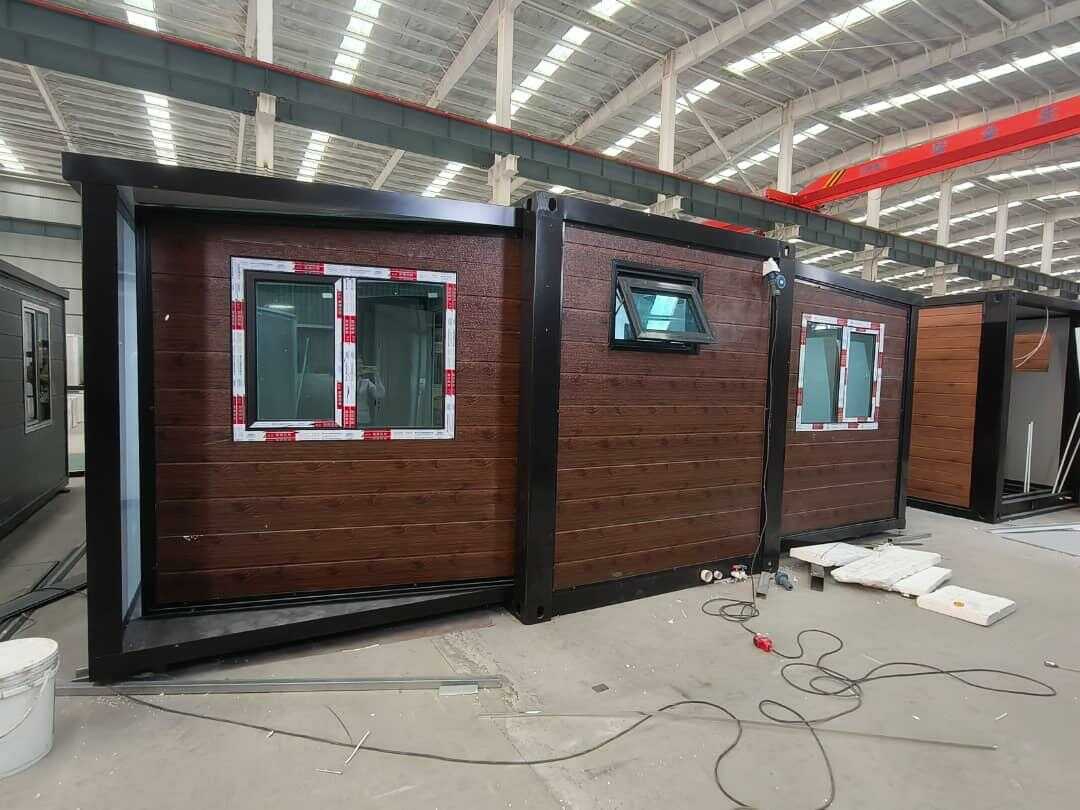 Kancelář, sklad, vrátnice, včetně elektro