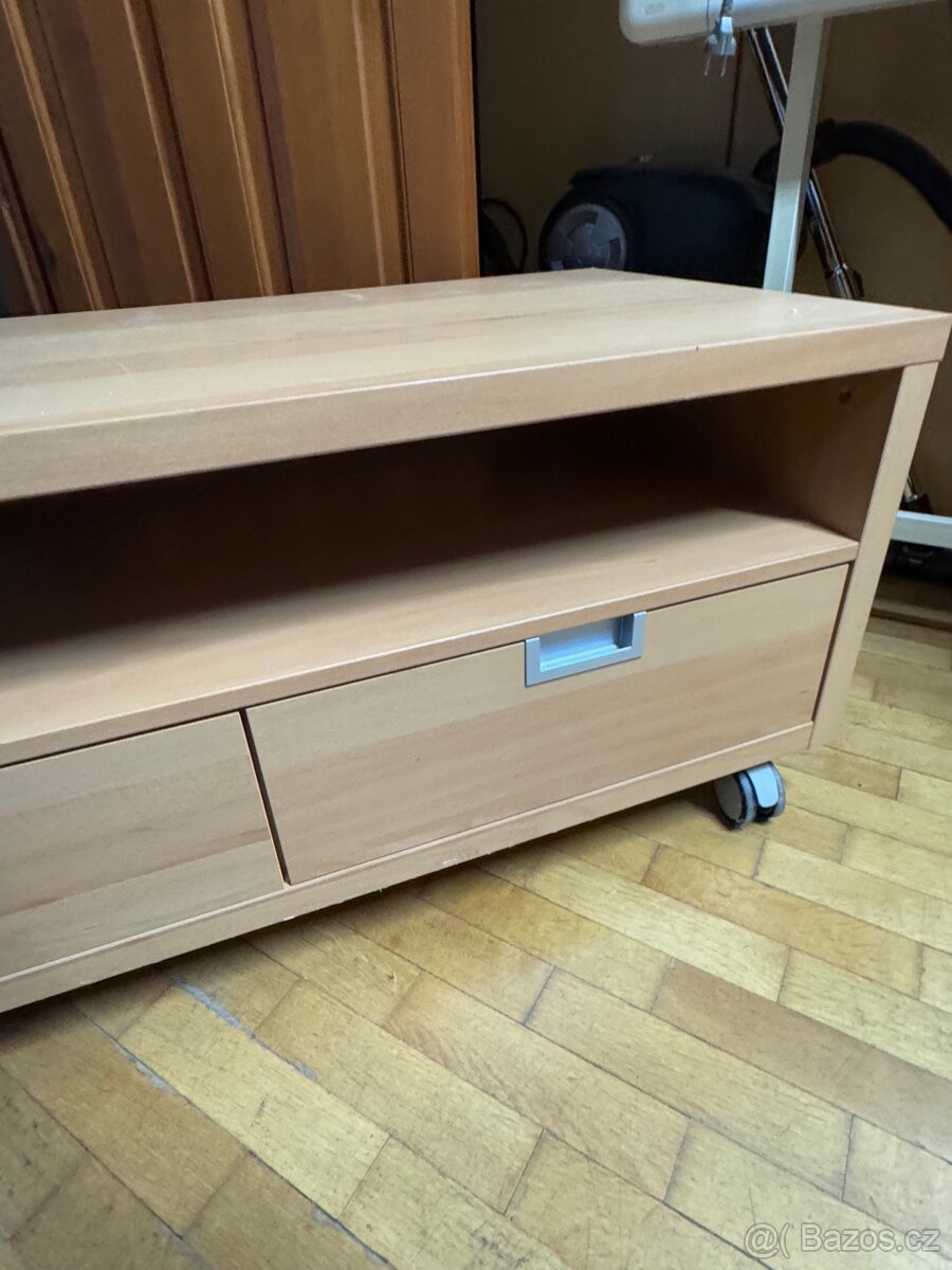 Tv stolek na kolečkách se 2 šuplíky