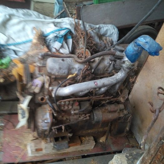 Avie 31-Nahradni dily-Dveře prave-Motor kompletni-Blatniky-R