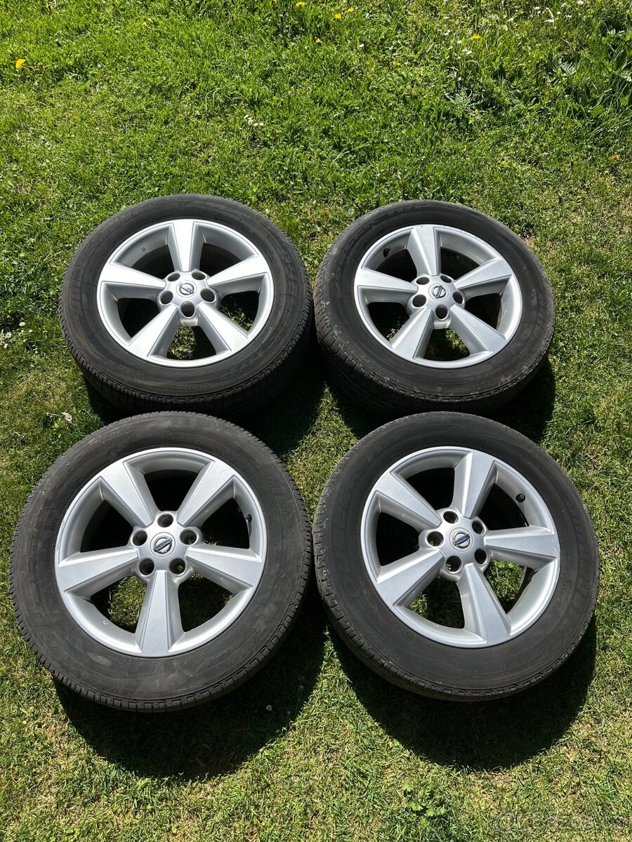 215/60 R17 original alu kola Nissan