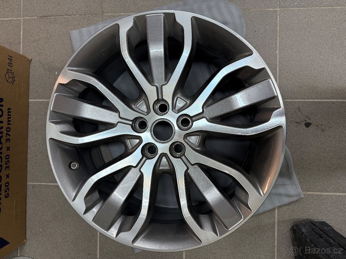 Range Rover Sport L494 R21 alloy kolo