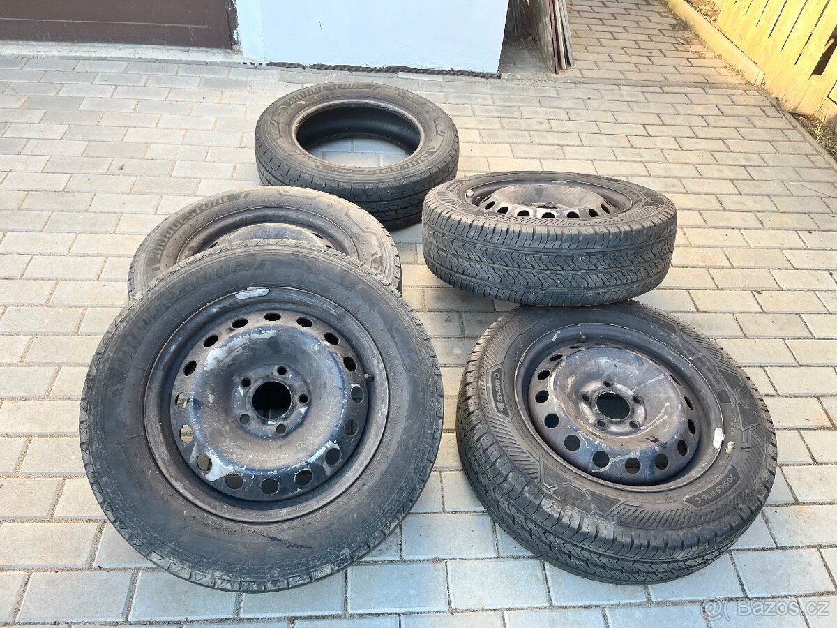 Prodám gumy a disky 205/65 R16C