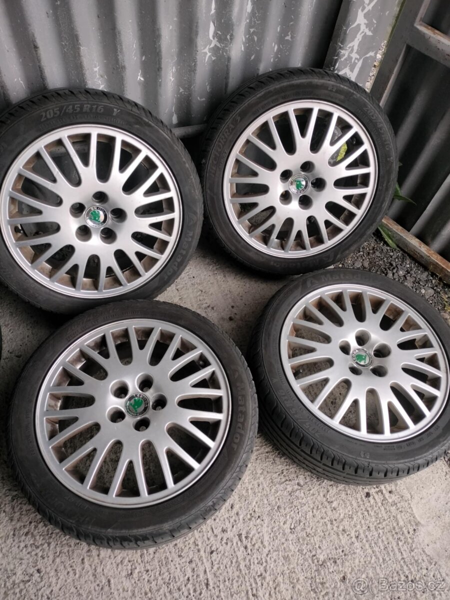 4ks alu disky orig. Škoda 5x100 r16 pneu 205/45 r16
