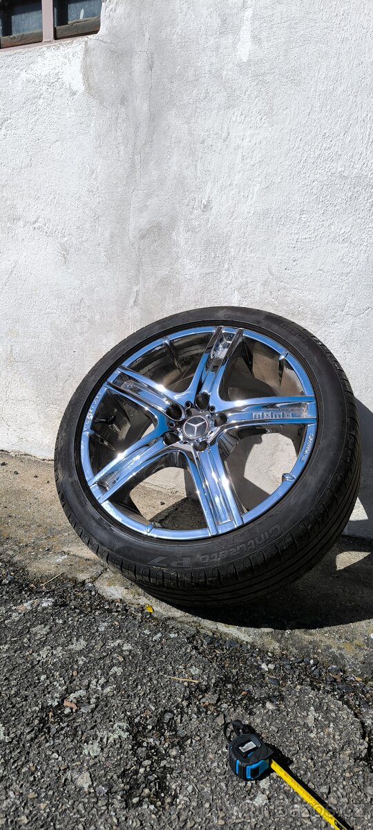 ALU KOLA MOMO R18 5x112 chrom