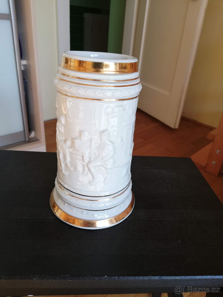 Porcelánový korbel