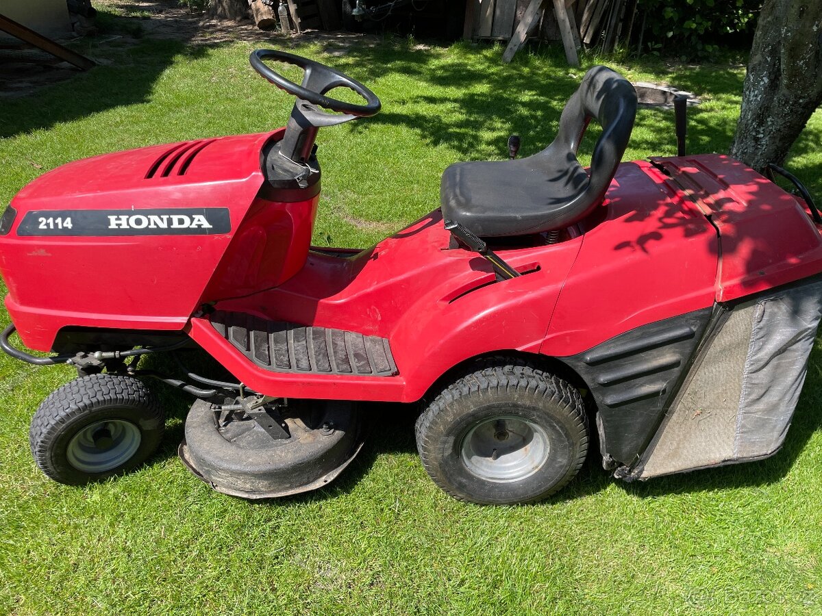 zahradní traktor